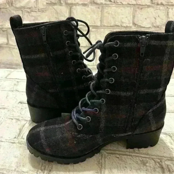 Women’s True Craft Raylee Black Gray Red Flannel Plaid Combat Boots Size 7 - Picture 5 of 7